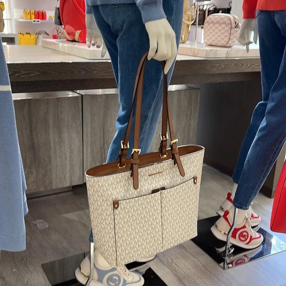 MICHAEL KORS JET SET TRAVEL MEDIUM DOUBLE POCKET TOTE 
VANILLA SIGNATURE
NWT - Picture 16 of 16